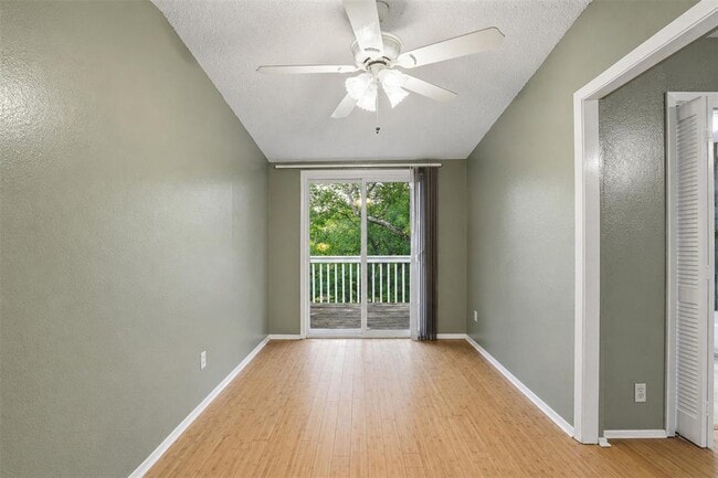 Photo - 10010 Wildflower Ln
