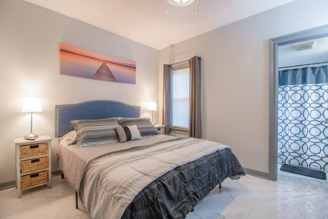 Building Photo - 1815 Larkin Ave