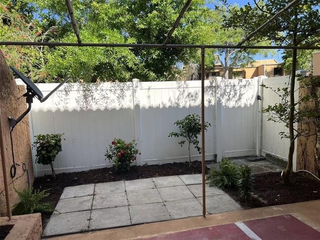 Building Photo - 5812 Windhover Dr Unit 5812