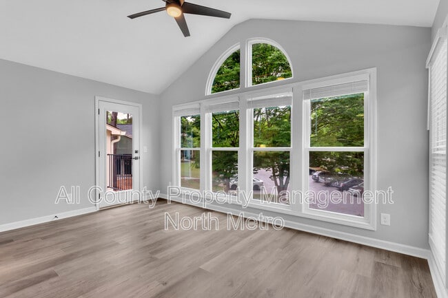 Photo - 1006 Canyon Point Cir