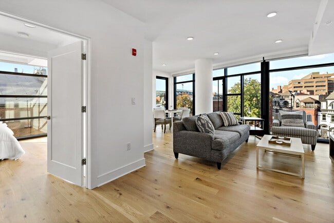 Photo - 1841 7th St NW Unidad SI ID1395467P