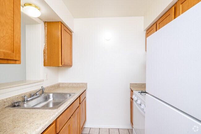 1BR, 1BA - 717SF - Kitchen