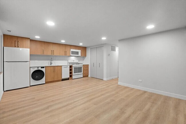 927 N Mozart St