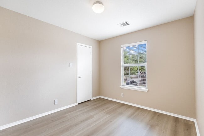 Photo - 6526 Charles Field