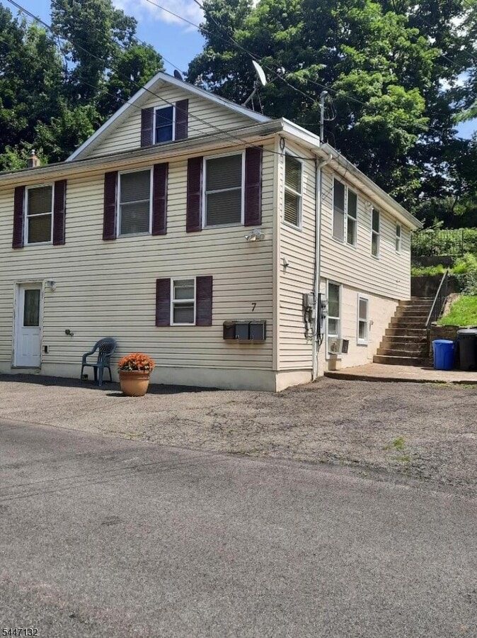Photo - 7 E Stuart St