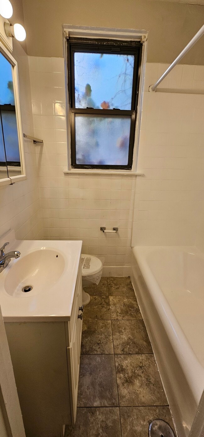 Photo - 656 W Sheridan Rd