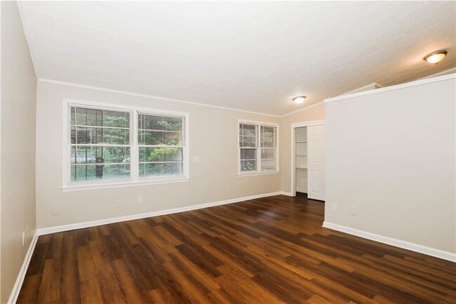 Photo - 1055 Pine St NE