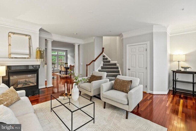 Photo - 904 W Glebe Rd