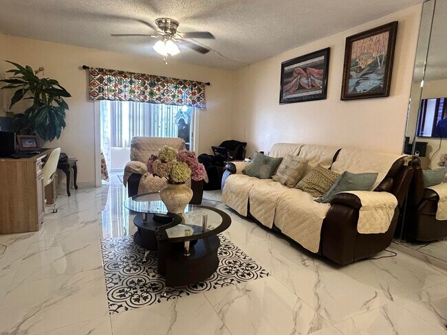 300 NE 26th Ave Unit 113
