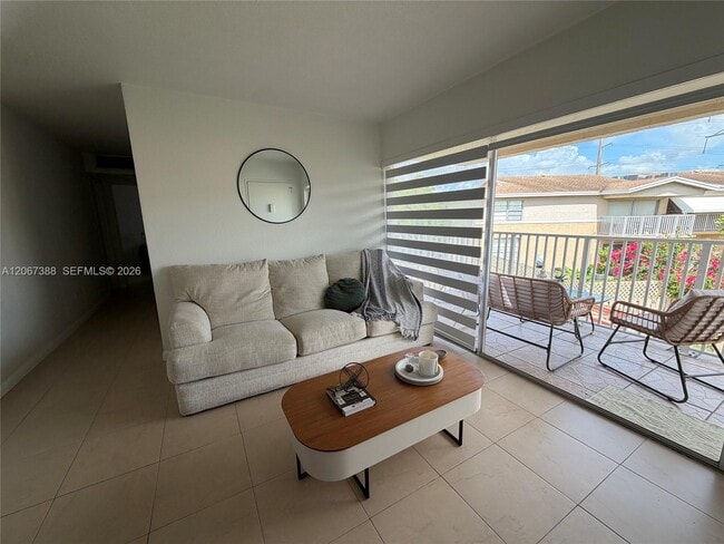 Building Photo - 4550 NW 79th Ave Unit 2C