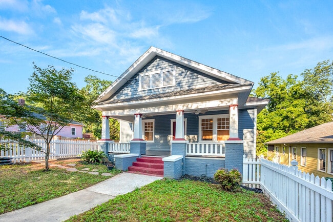 Photo - 139 E Lake Terrace SE