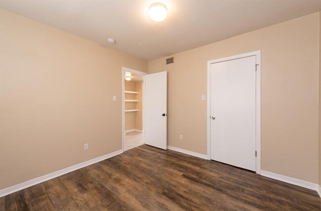Photo - 7300 Twin Crest Dr
