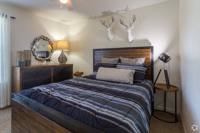 1BR, 1BA - 631SF - Bedroom