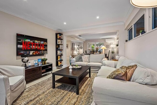 Photo - 720 SE 5th Ave