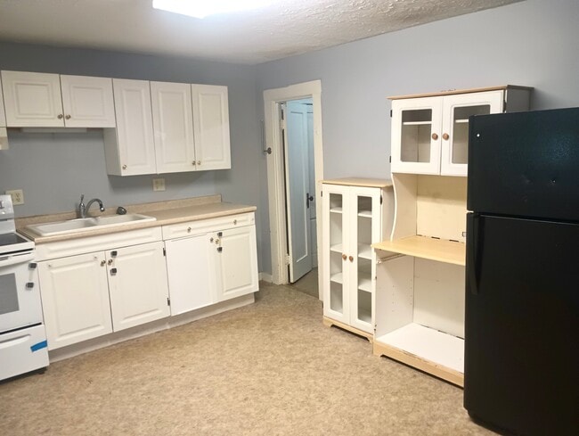 Photo - 227 S Main St