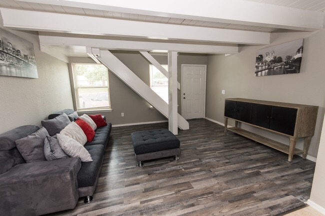 Remodel Loft Living Room - Ventura Green Apartments