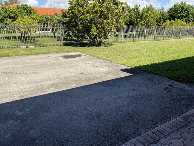 Photo - 12500 SW 43rd St Unidad 2R