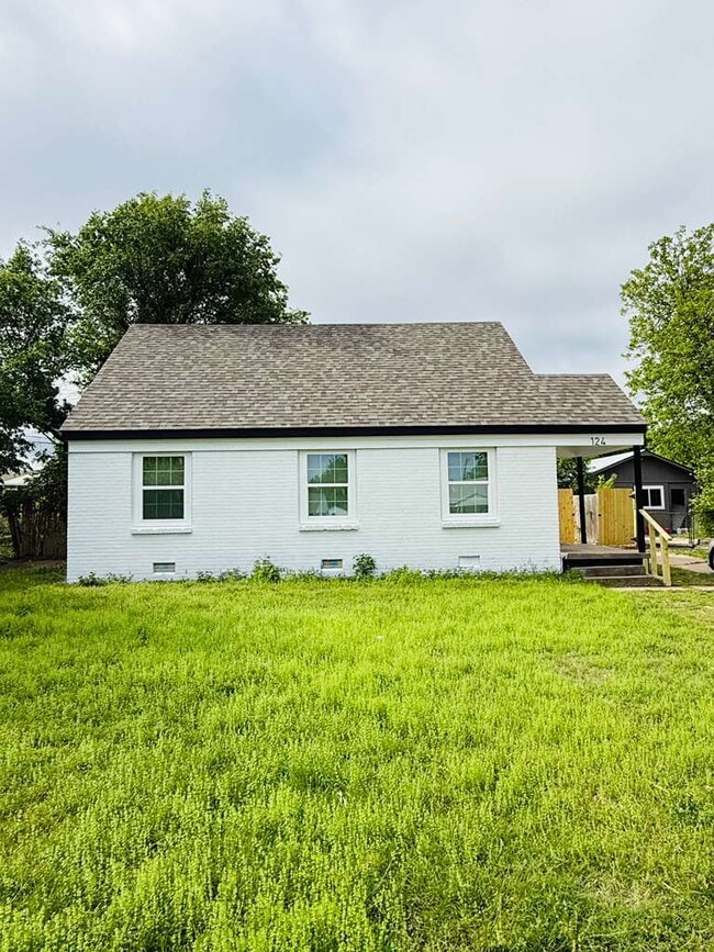 Photo - 124 E Northrup Dr