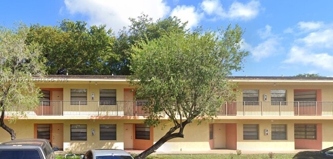 Building Photo - 4178 Lakeside Dr Unit 4178