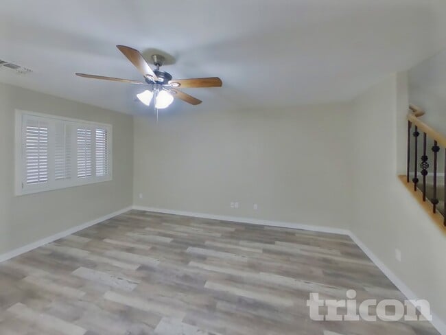 Photo - 10733 W Taft St