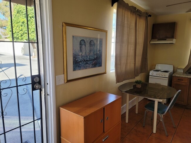 Photo - 12877 Glenoaks Blvd