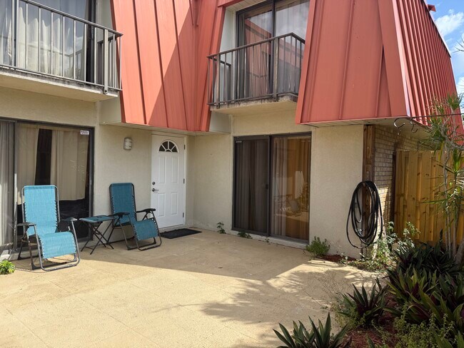 Photo - 3221 Meridian Way S