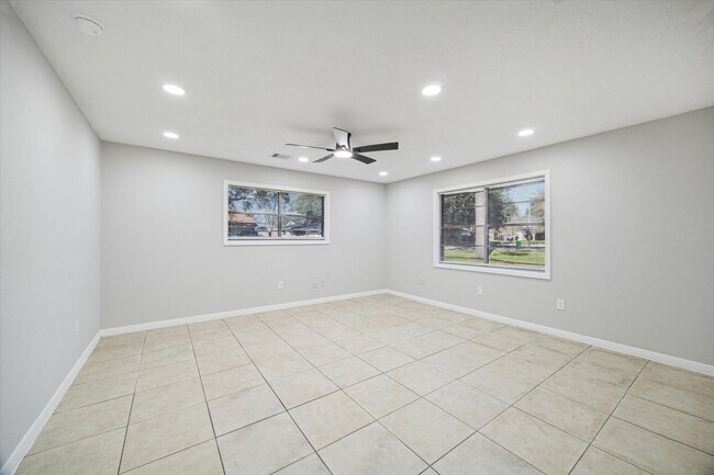 Photo - 1703 Raintree Dr
