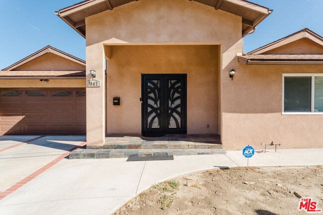9047 Riderwood Dr