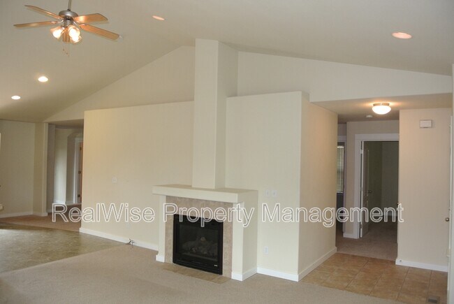 Photo - 1028 NW Spruce Ave