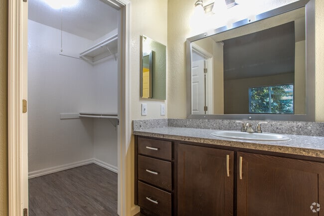 2BR, 1BA - 952SF - Heather Downs