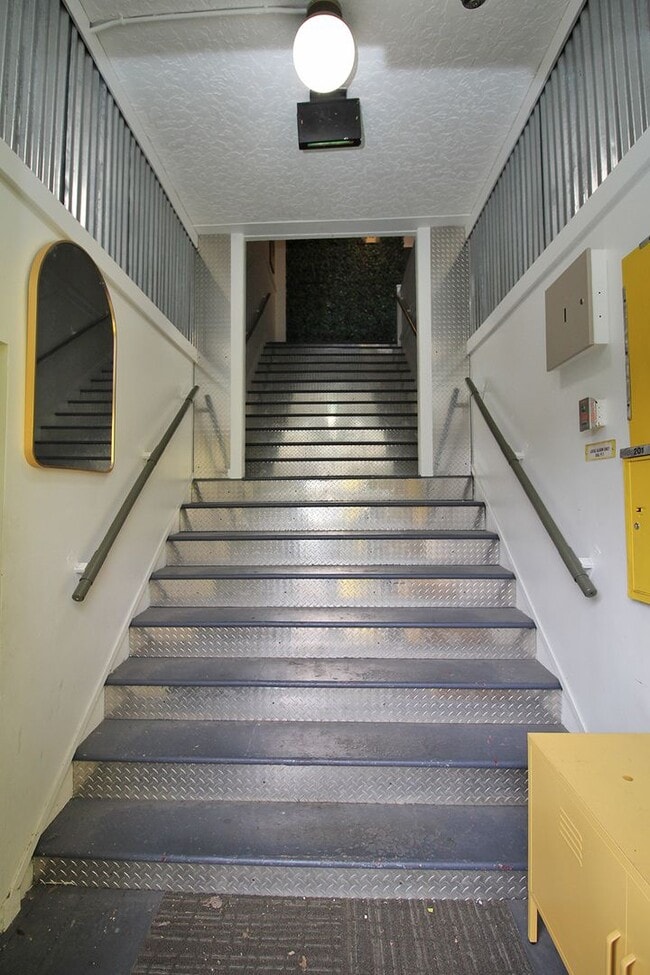 Photo - 843 N Knott St Unit 303