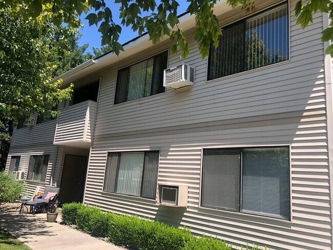 Building Photo - 611 N Baker Ave Unit C