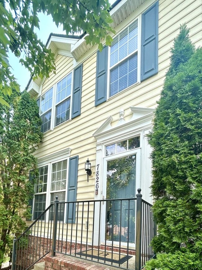 Photo - **UPDATED END-UNIT LENOX VILLAGE TOWNHOME ...