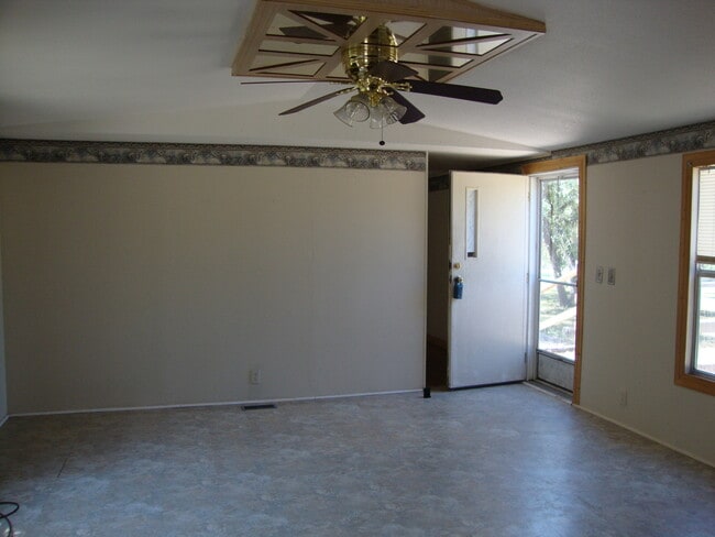 Photo - 214 Bluebonnet Dr