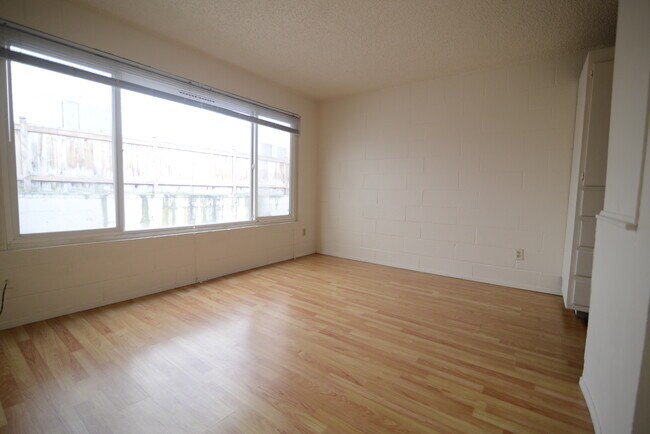 Photo - Melrose Court Apartments