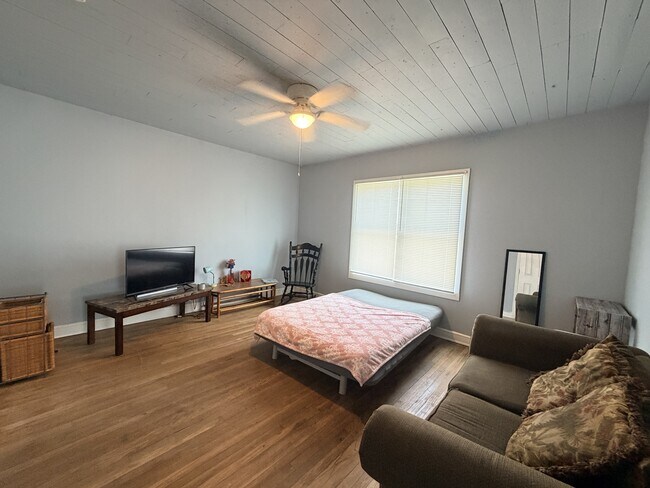 1621 6th St Unit 2