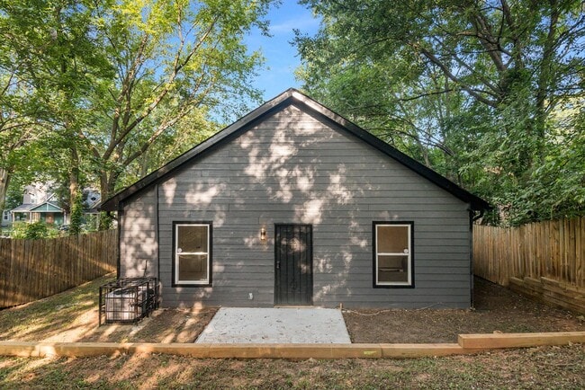 Photo - 904 Smith St SW