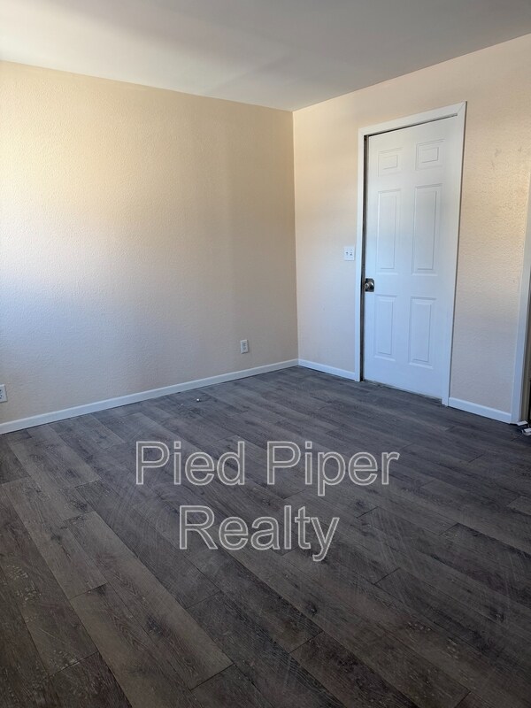 Photo - 458 S Float Ave