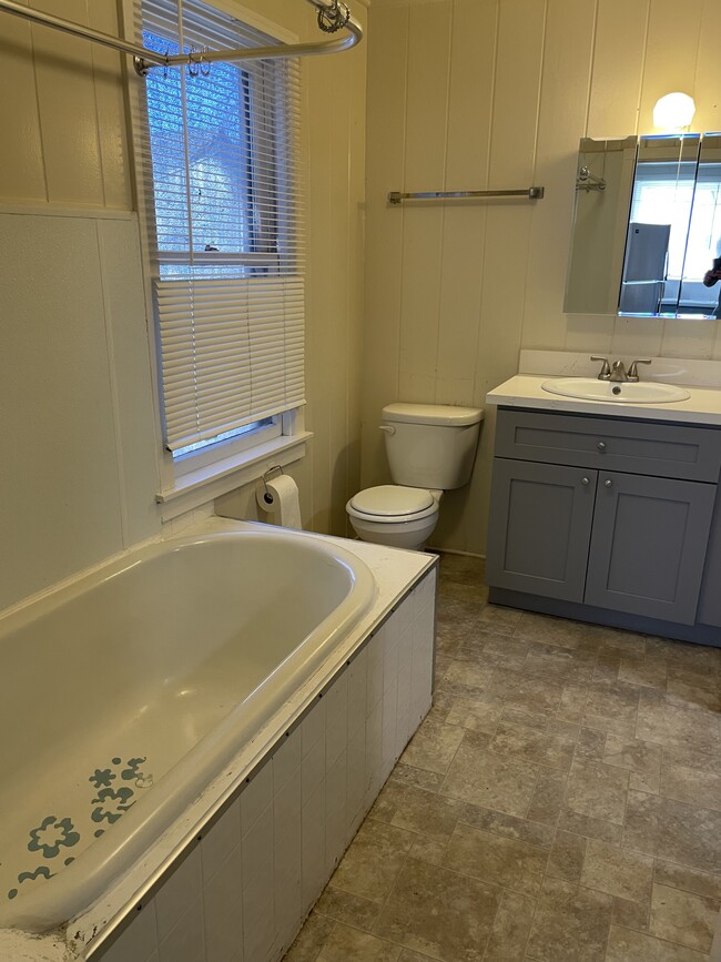 Photo - 721 N Church St