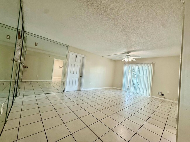 Photo - 700 SW 81st Ter Unit 1A