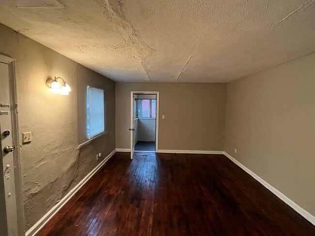 Photo - 922 Harbison Dr