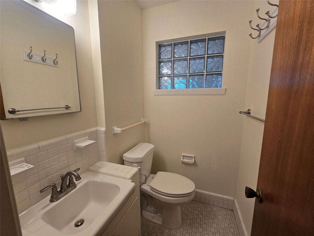 Photo - 308 Mackeral St