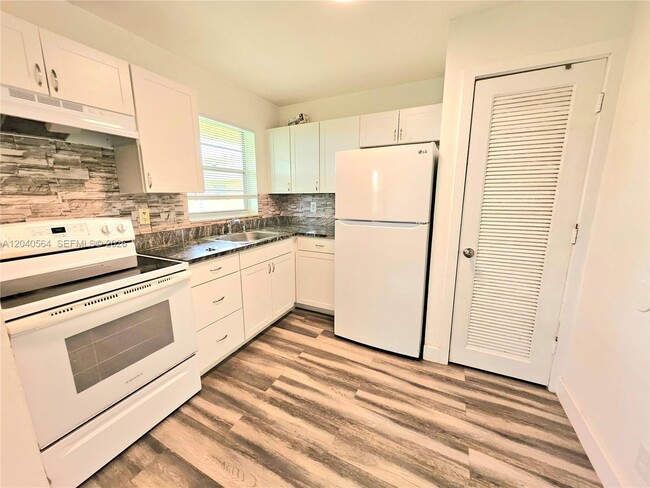 Photo - 5180 NE 6th Ave Unidad 621