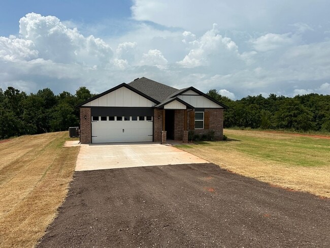 Building Photo - Open Floor Plan 4 Bed 2 Bath Home in Newalla on 1.31 Acre Lot!
