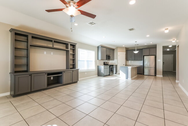 Photo - 10526 Rosalina Lp