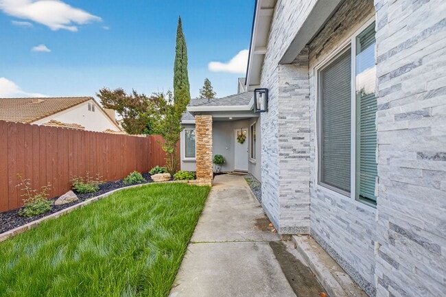 Photo - Bright & Spacious 3 Bed, 2 Bath Home – Must See!