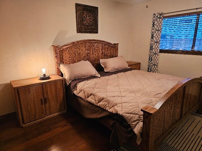 Building Photo - 568 Royal Oaks Dr Rental