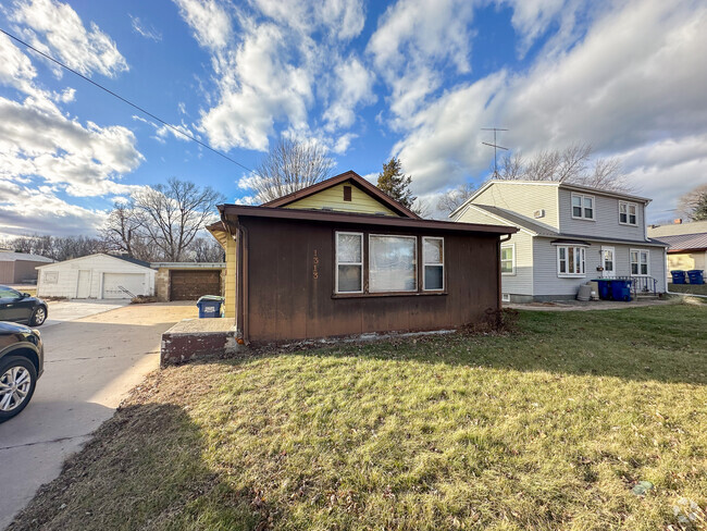 Building Photo - 1313 La Crescent St Rental