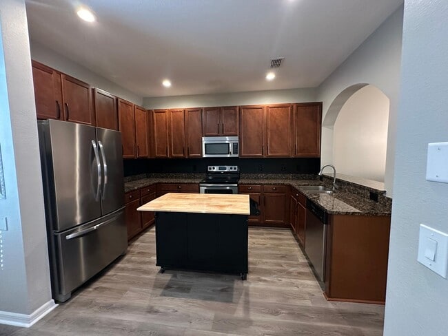 Photo - 14170 Oakham St