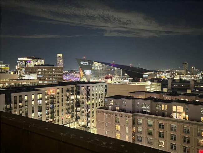 Building Photo - 433 S 7th St Unit 1912